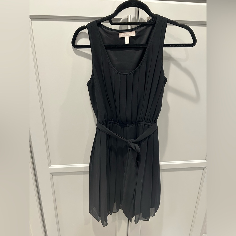 Banana Republic Black Pleated Dress size 4P